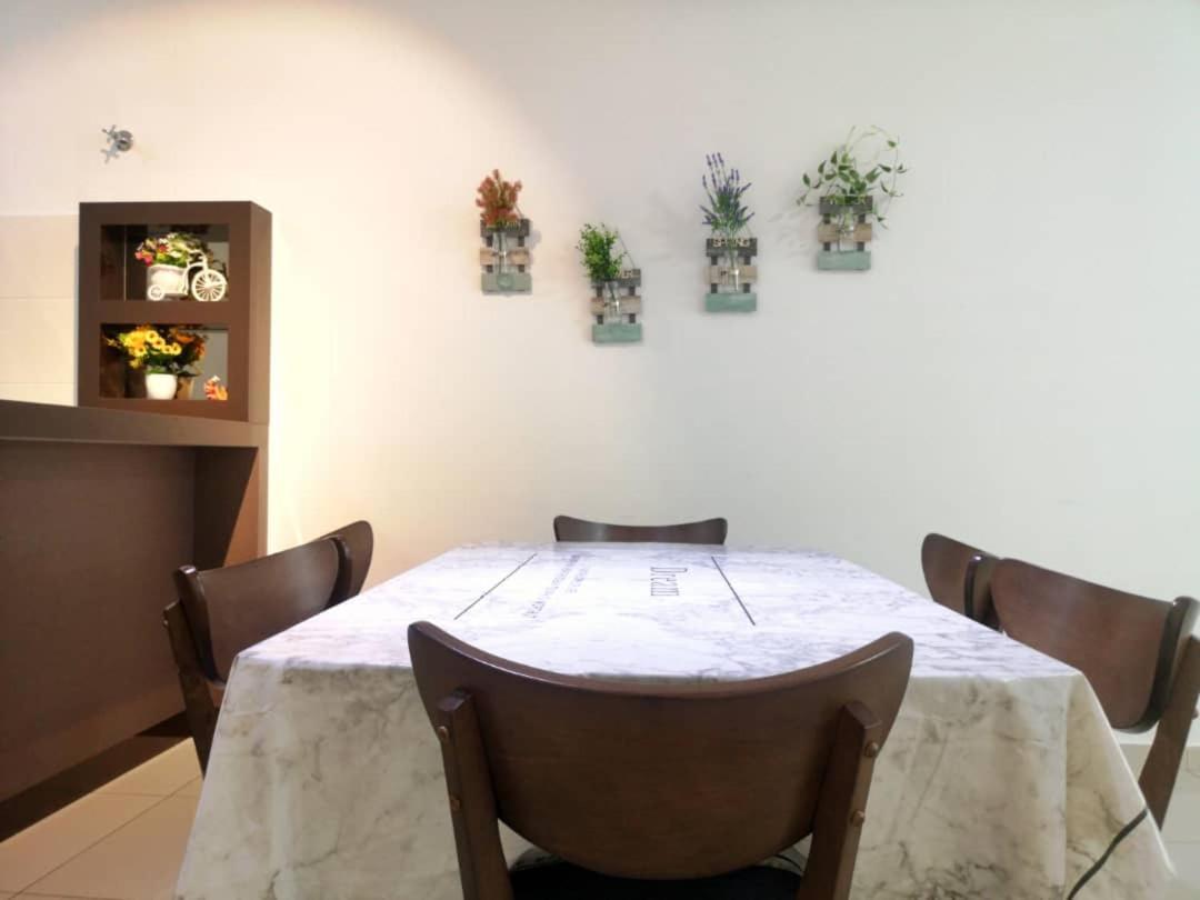 Holiday Homestay Seremban Eksteriør billede